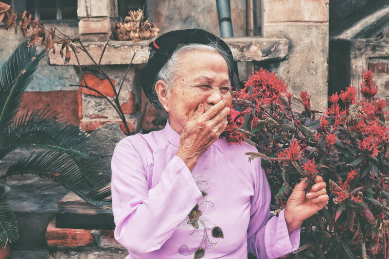 CUIDADOS PARA LA TERCERA EDAD CON MEDICINA TRADICIONAL CHINA Y ACUPUNTURA CasaFen - Photo by Huyen Nguyen on Unsplash